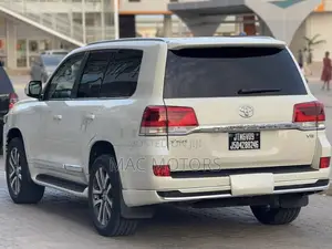 Toyota Land Cruiser 4.5 V8 VXR 2019 White