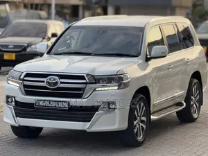 Toyota Land Cruiser 4.5 V8 VXR 2019 White