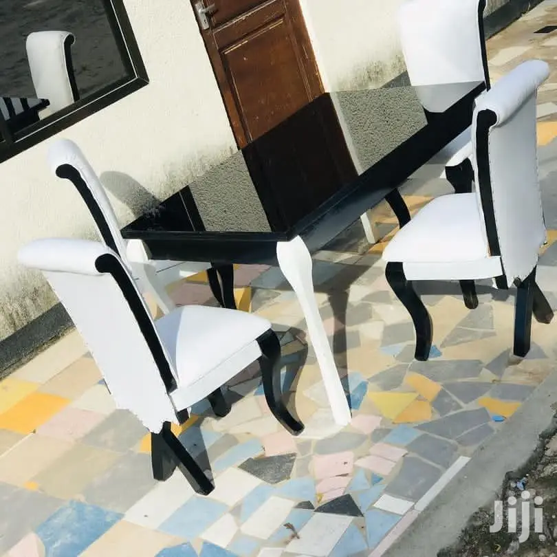 Simple and Unique Dinning Table