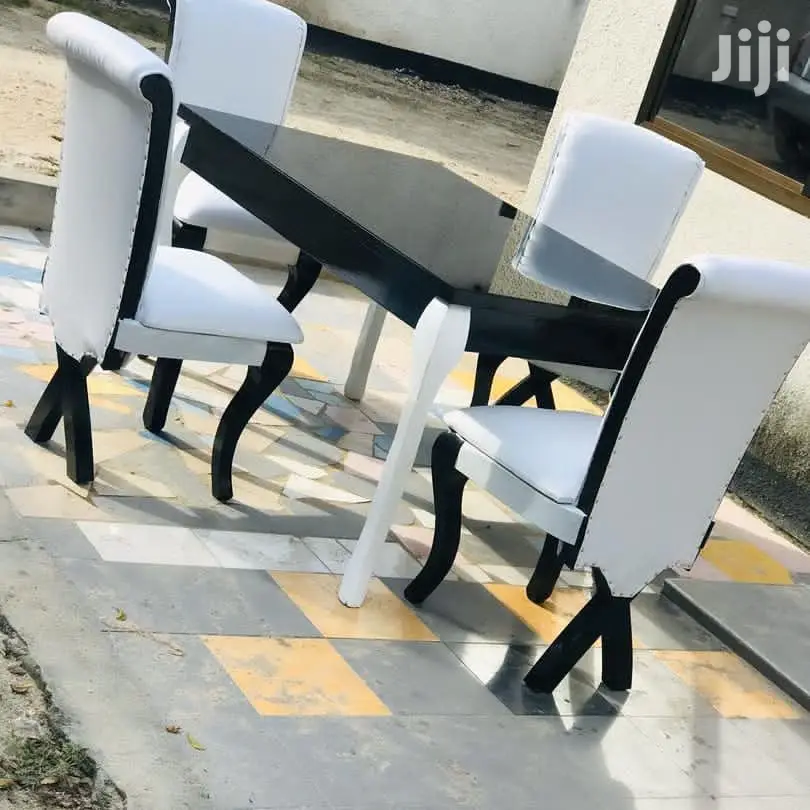 Simple and Unique Dinning Table