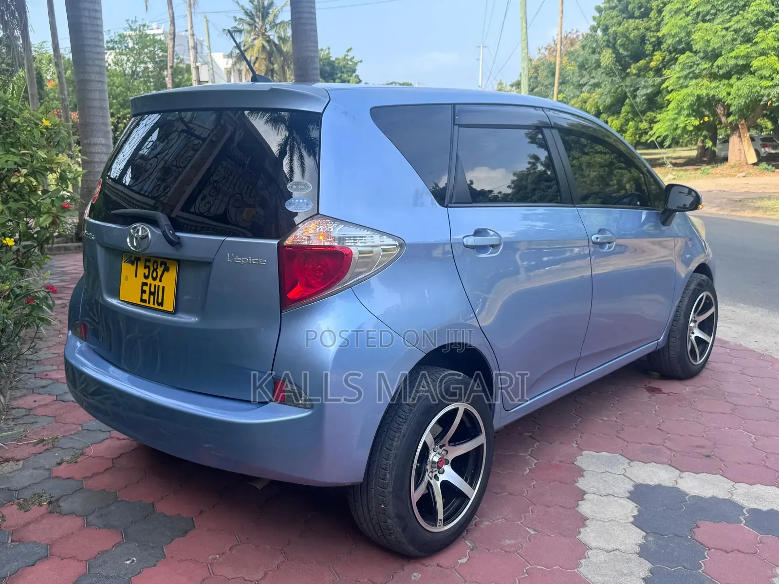 Toyota Ractis 2012 Blue