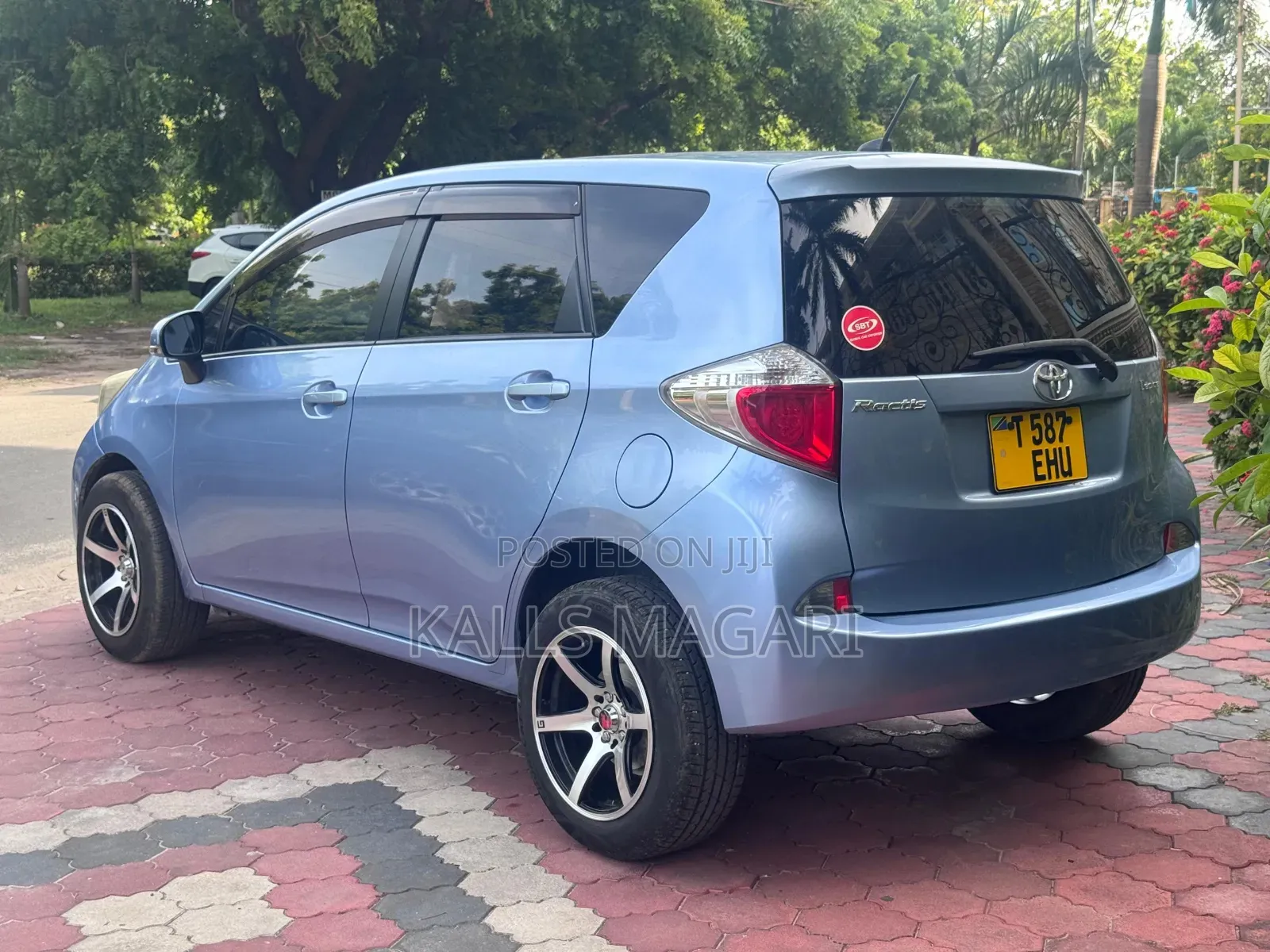 Toyota Ractis 2012 Blue
