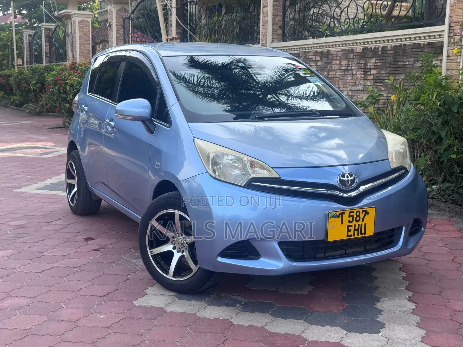 Toyota Ractis 2012 Blue