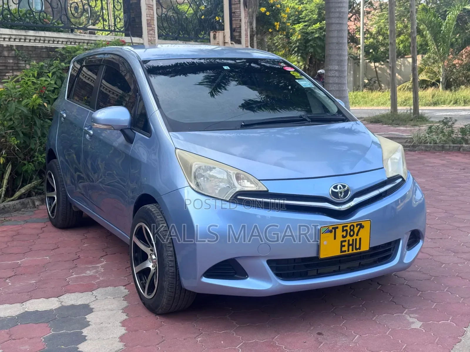 Toyota Ractis 2012 Blue