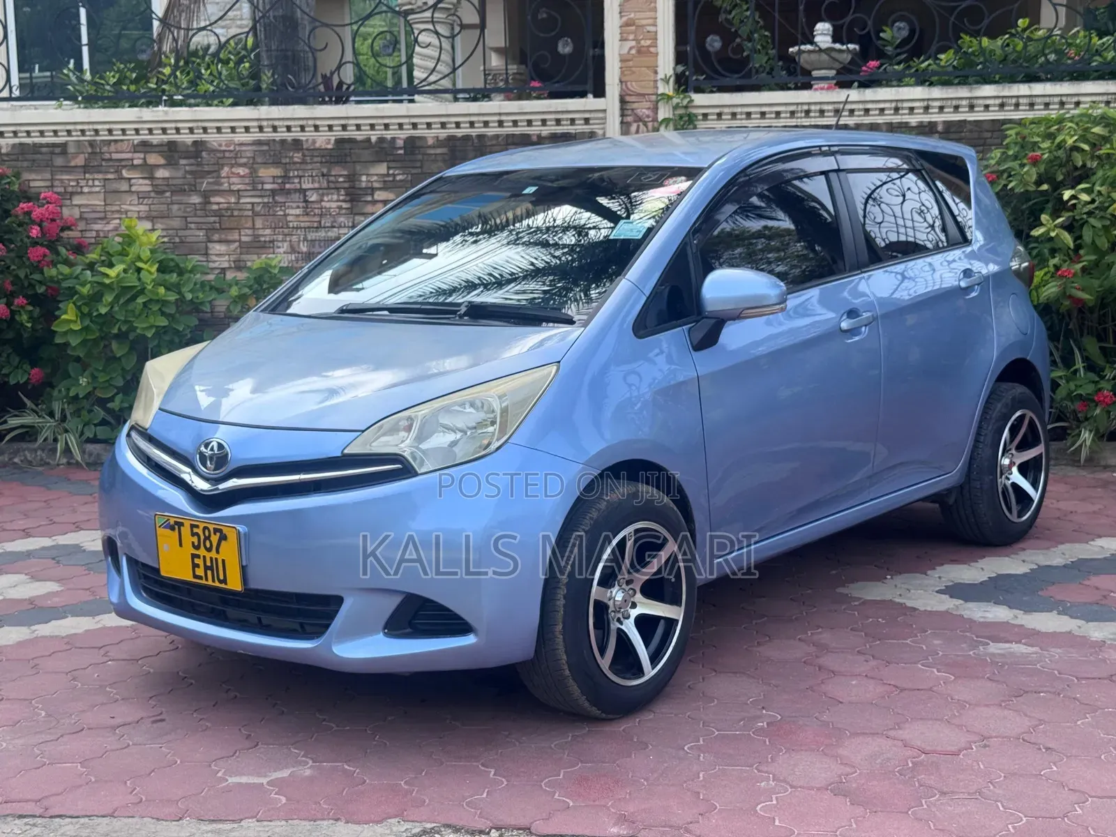 Toyota Ractis 2012 Blue