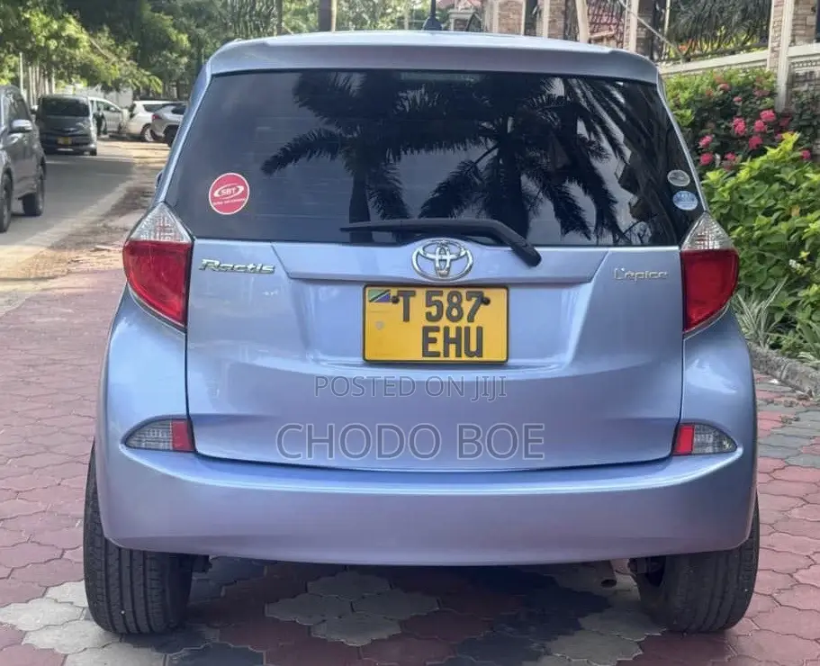 Toyota Ractis 2012 Blue
