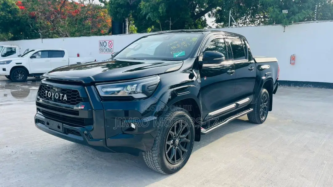 Toyota Hilux 2022 Black