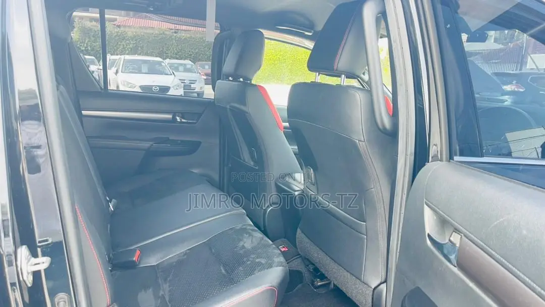 Toyota Hilux 2022 Black