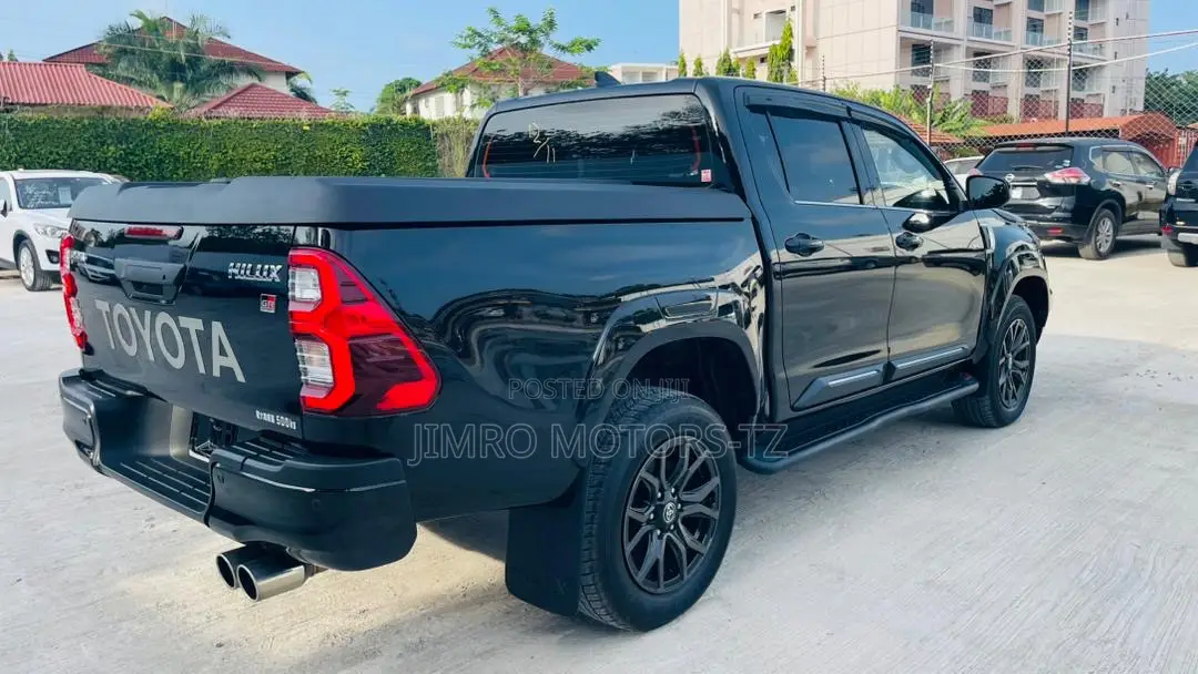 Toyota Hilux 2022 Black