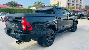 Toyota Hilux 2022 Black