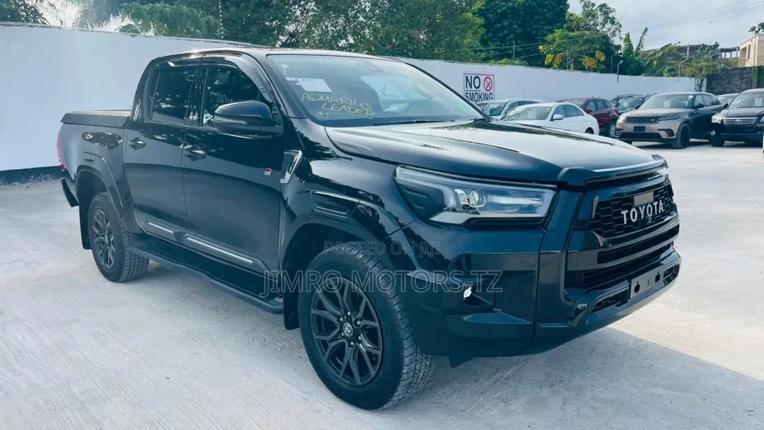 Toyota Hilux 2022 Black