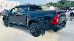 Toyota Hilux 2022 Black