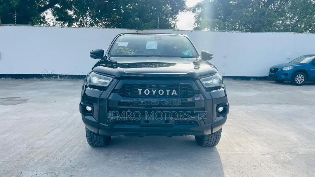 Toyota Hilux 2022 Black