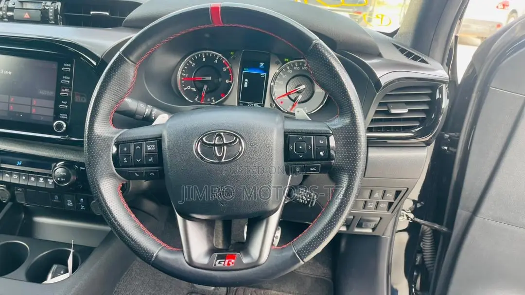 Toyota Hilux 2022 Black