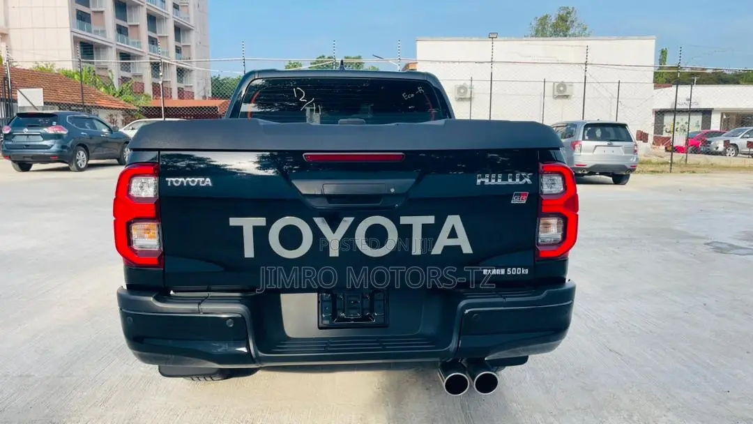 Toyota Hilux 2022 Black