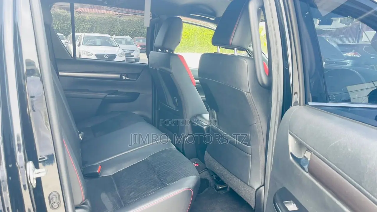 Toyota Hilux 2022 Black