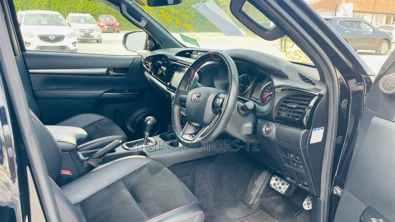 Toyota Hilux 2022 Black