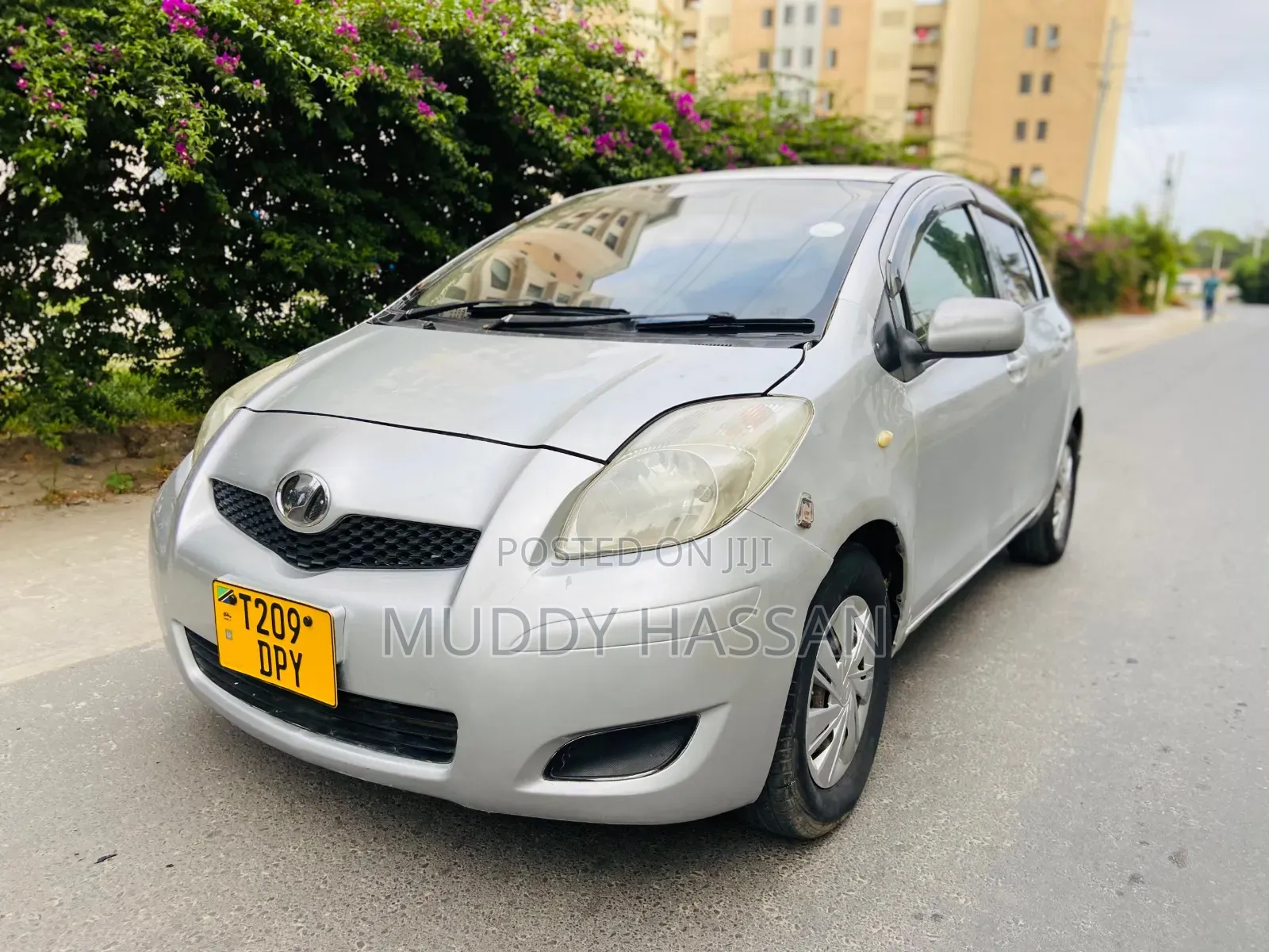 Toyota Vitz 2004 Silver
