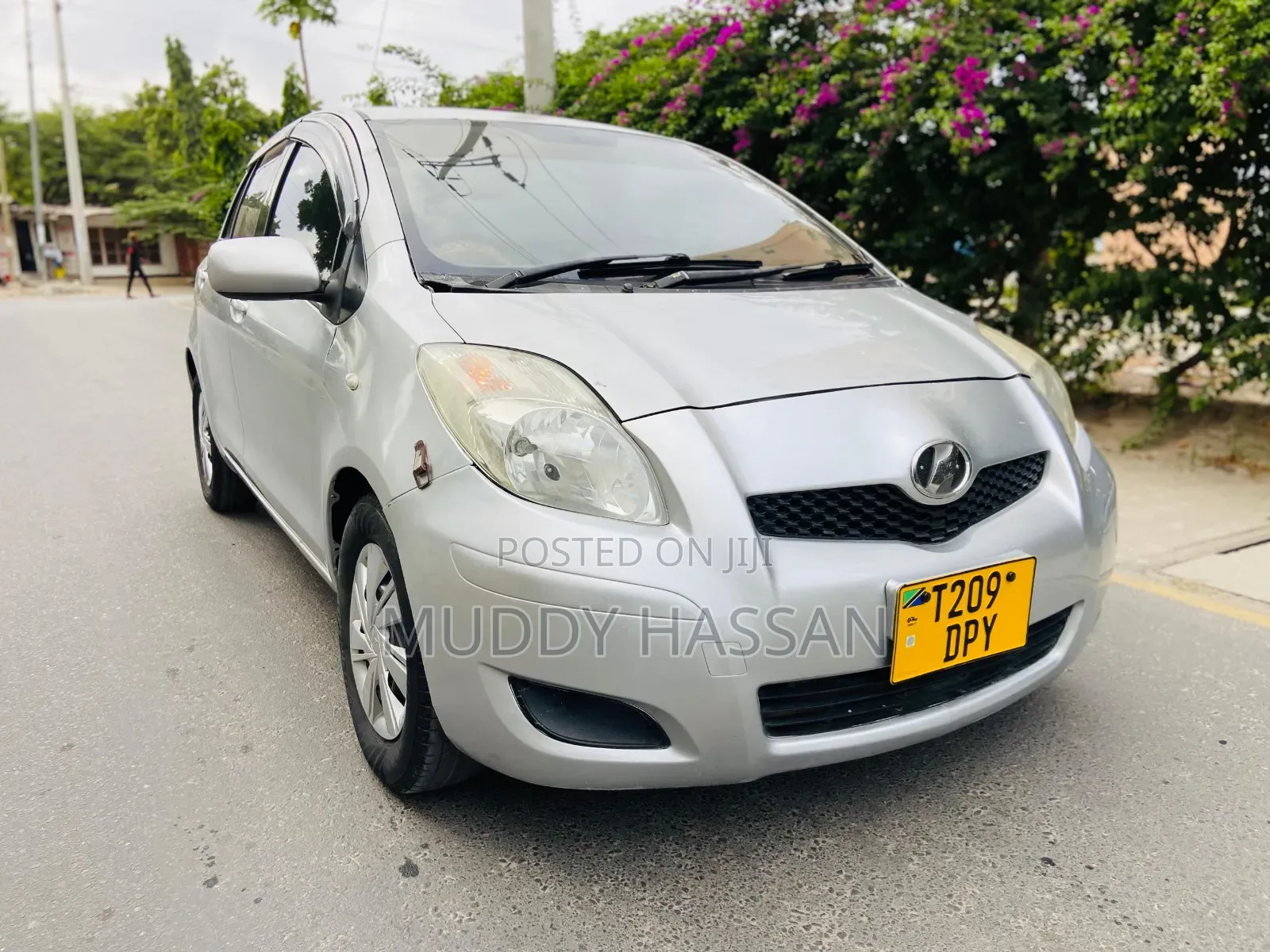 Toyota Vitz 2004 Silver
