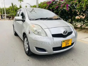 Toyota Vitz 2004 Silver