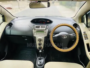 Toyota Vitz 2004 Silver