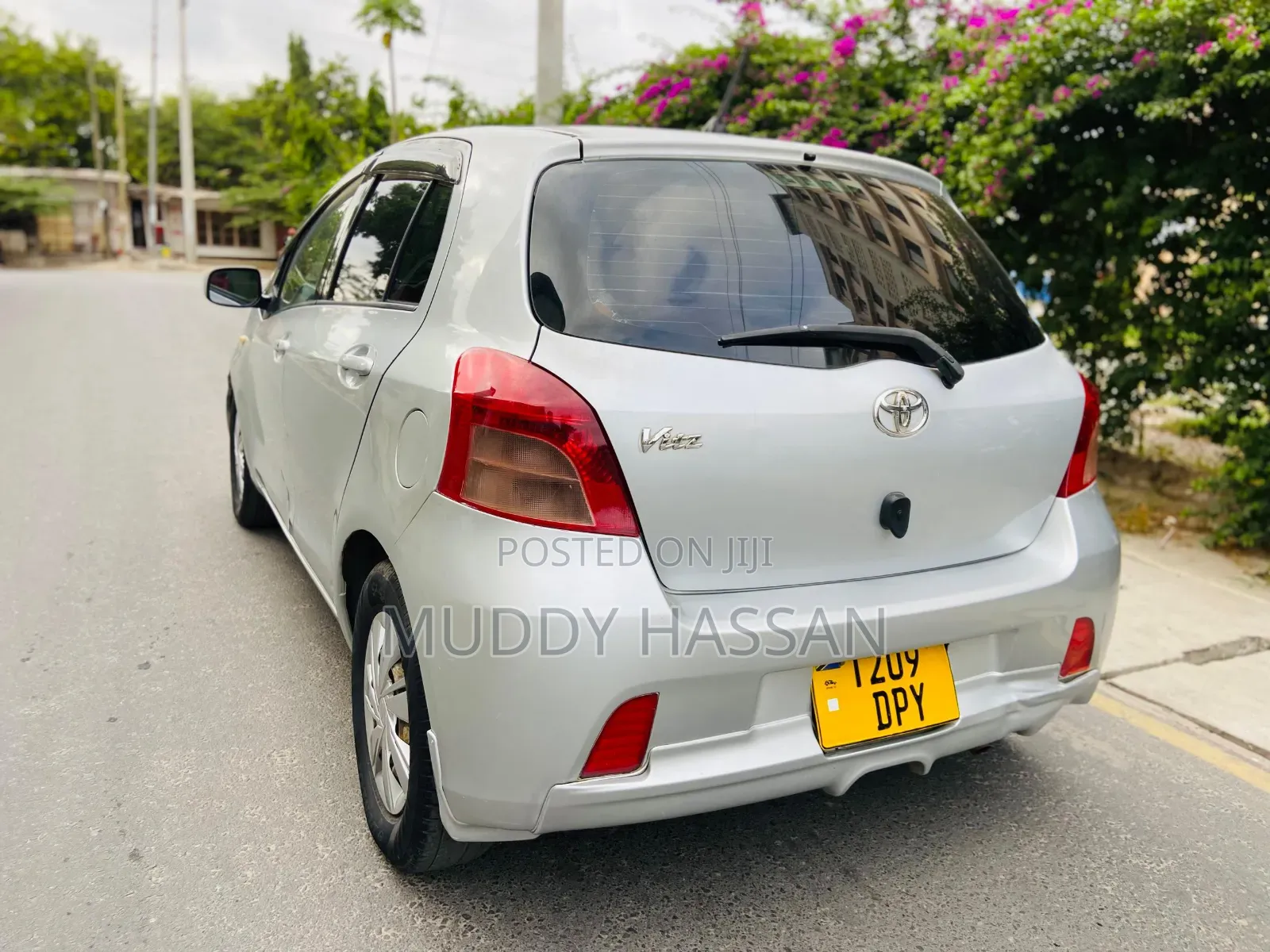 Toyota Vitz 2004 Silver