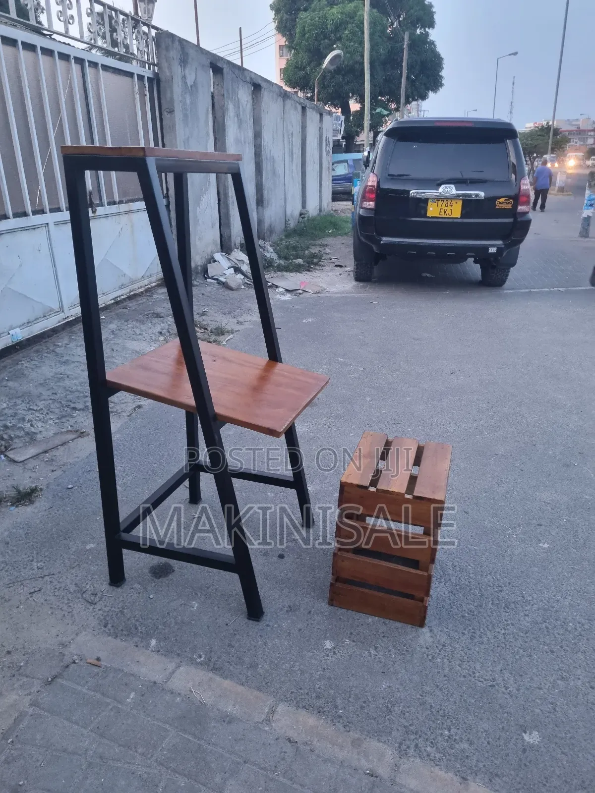 Meza Ya Kusomea Na Ndogo Ya Wastani