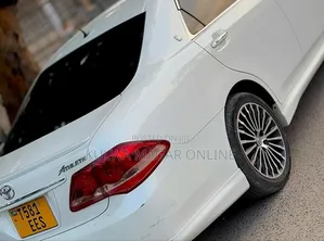Toyota Crown 2010 White