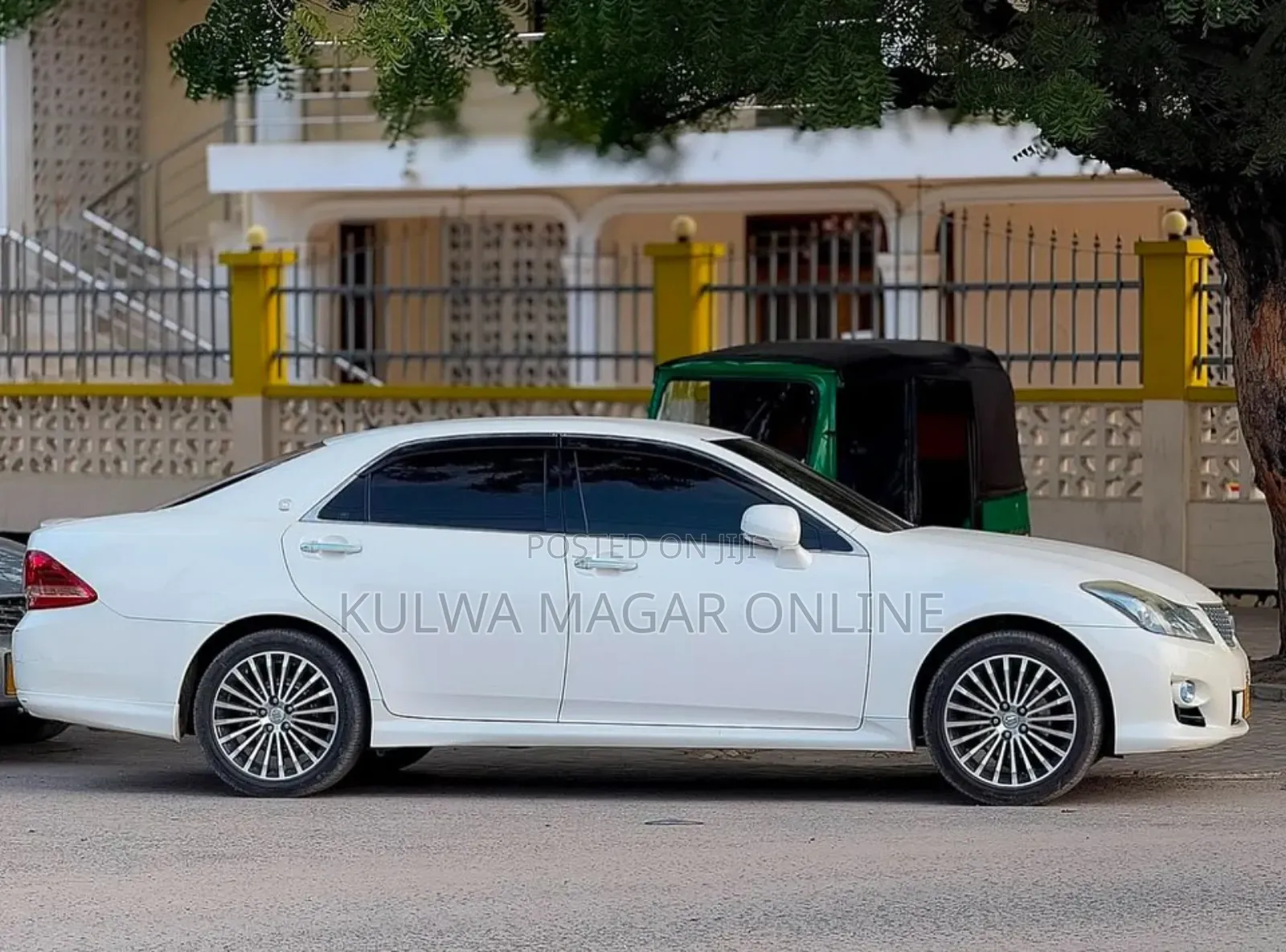 Toyota Crown 2010 White