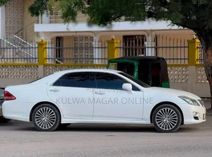 Toyota Crown 2010 White