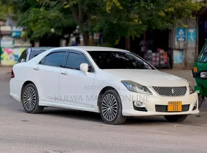 Toyota Crown 2010 White