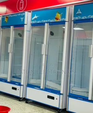 Photo - Delta Showcase Double Door 560L