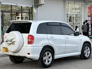 Toyota RAV4 2004 White