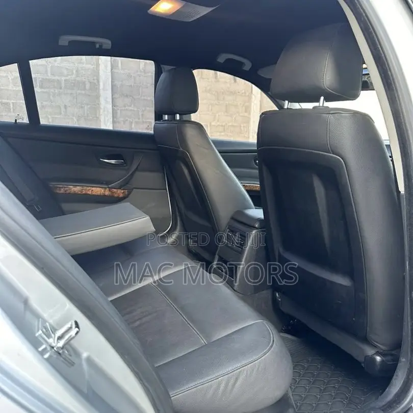 BMW 3 Series 320i RWD 2006 Silver