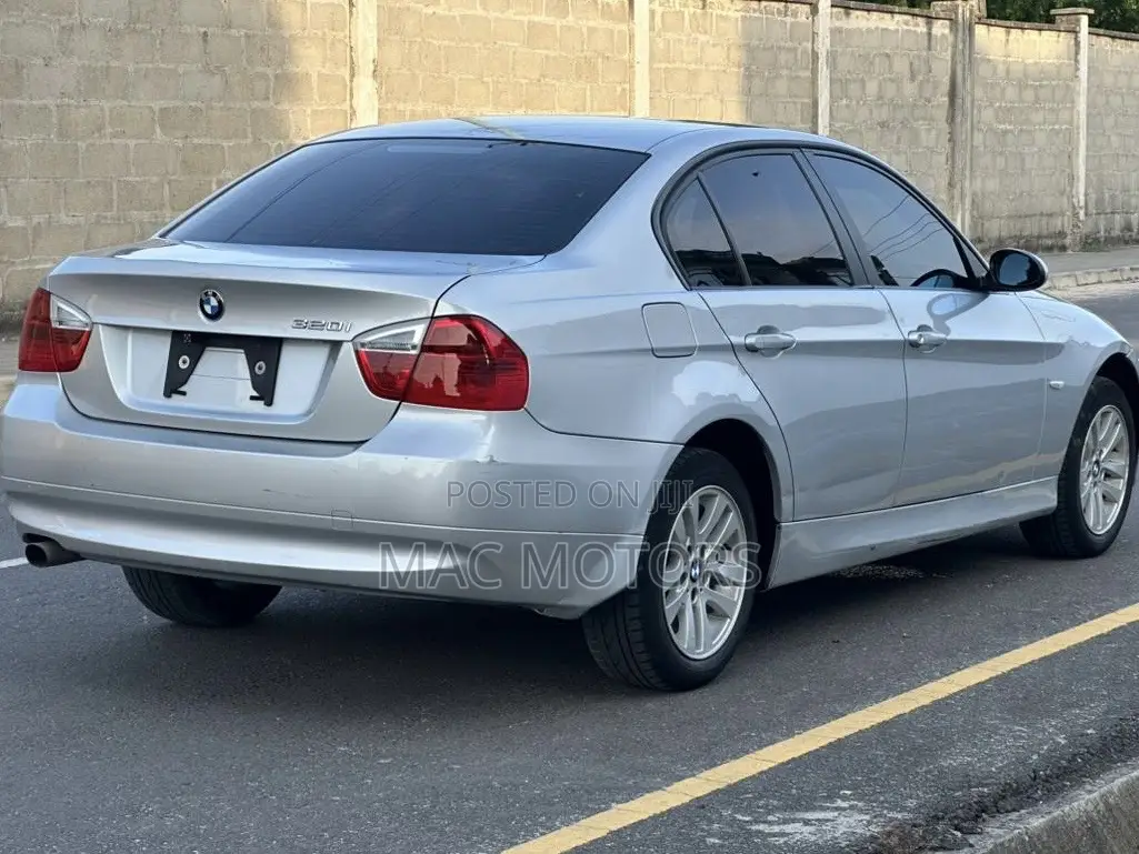 BMW 3 Series 320i RWD 2006 Silver