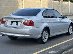 BMW 3 Series 320i RWD 2006 Silver