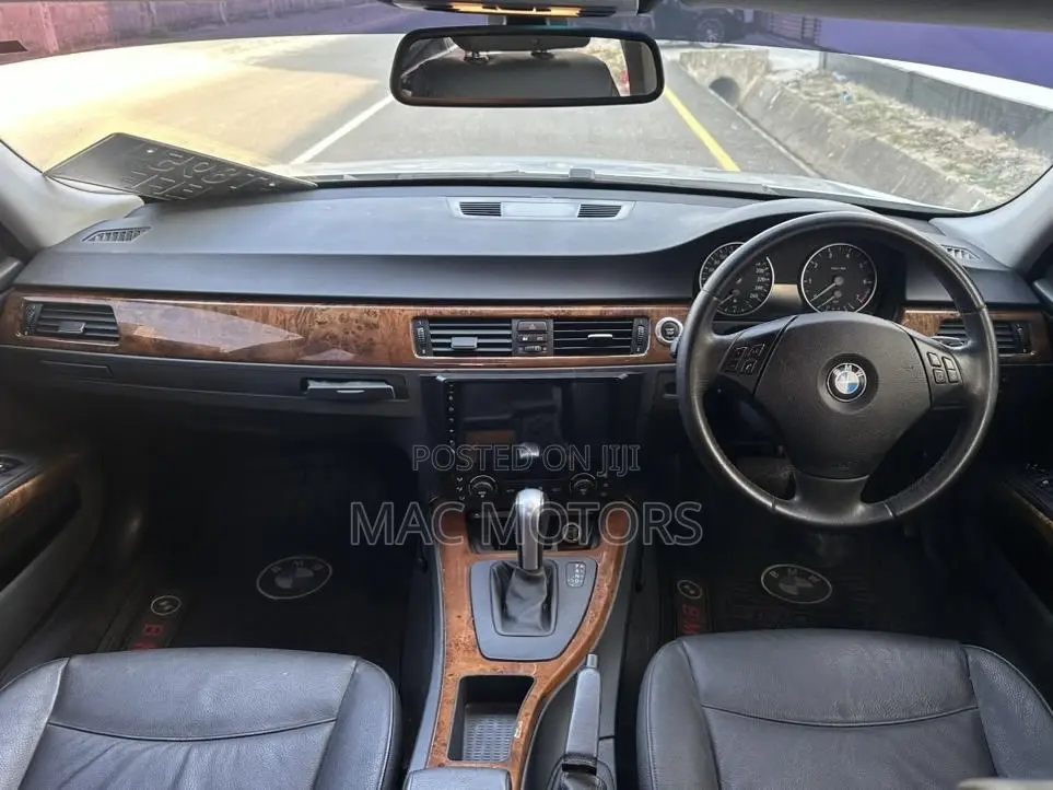 BMW 3 Series 320i RWD 2006 Silver