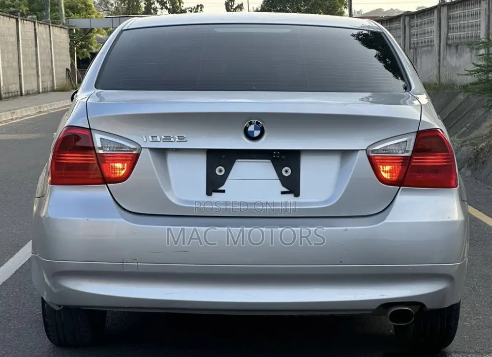 BMW 3 Series 320i RWD 2006 Silver