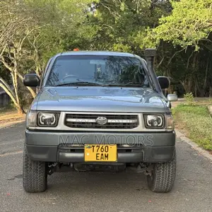 Toyota Hilux 2003 Gray