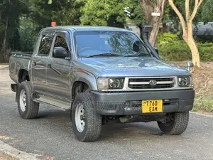 Toyota Hilux 2003 Gray