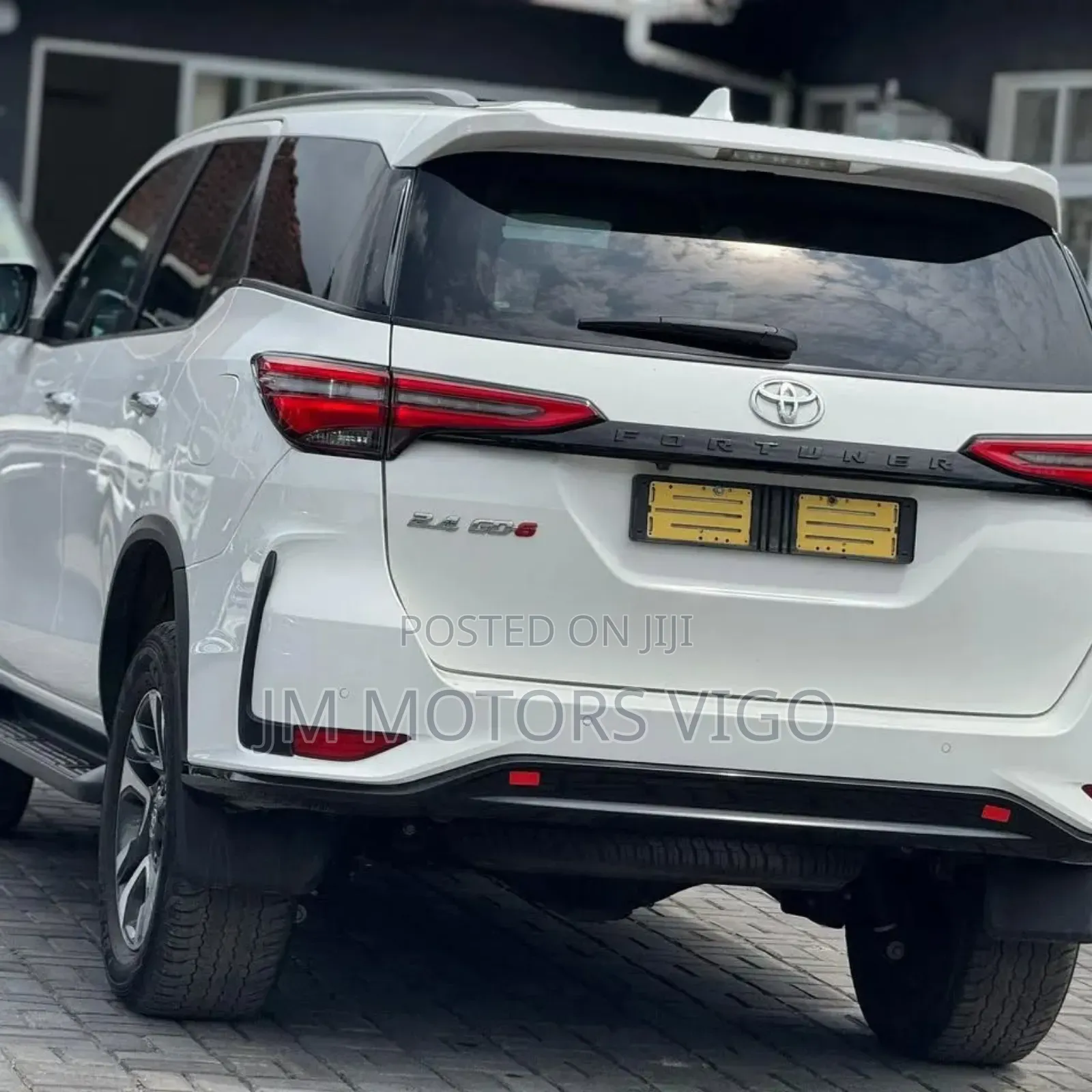 Toyota Fortuner 2023 Pearl