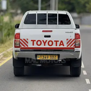 Toyota Hilux 2014 White