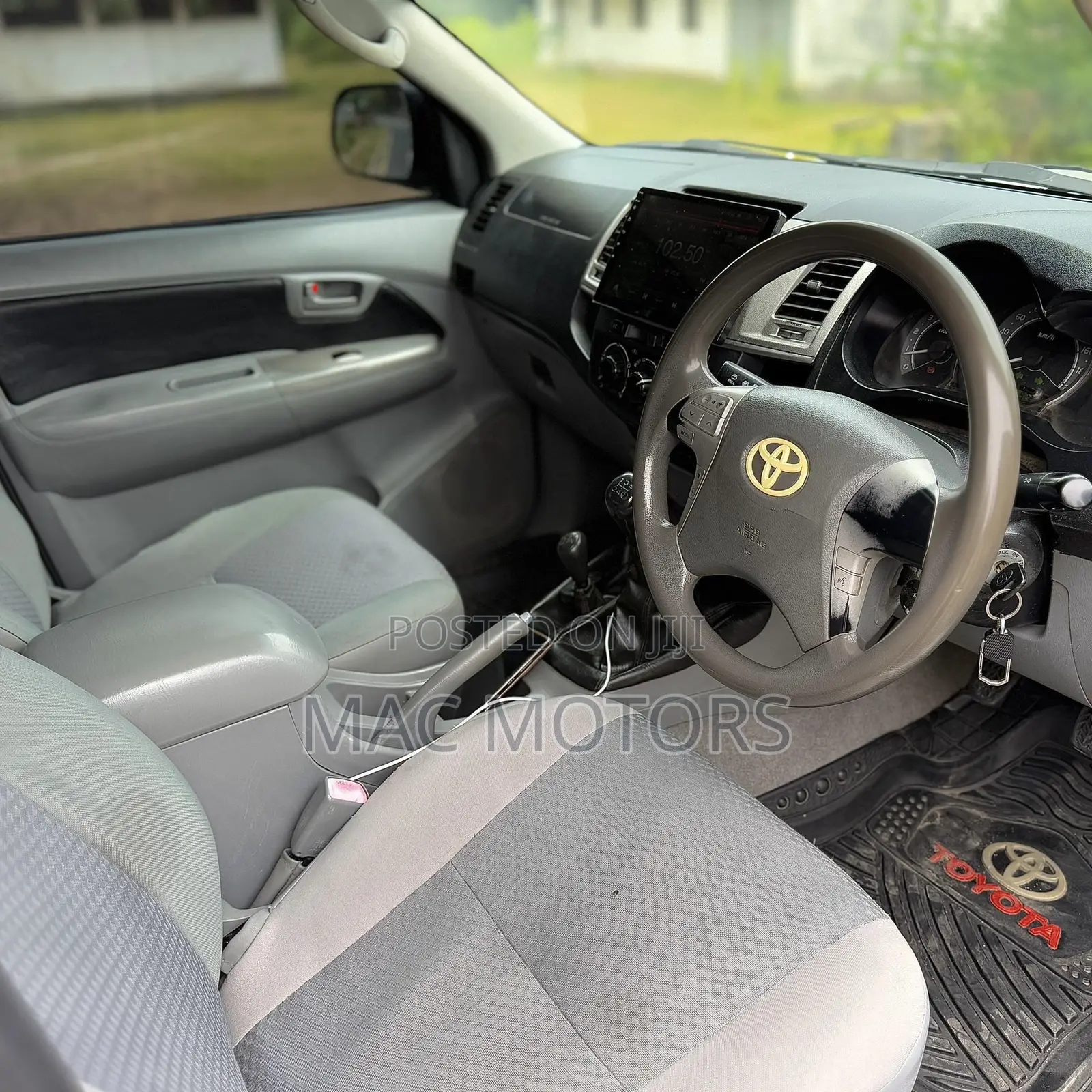 Toyota Hilux 2014 White