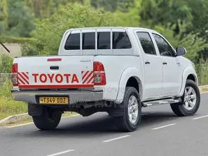 Toyota Hilux 2014 White