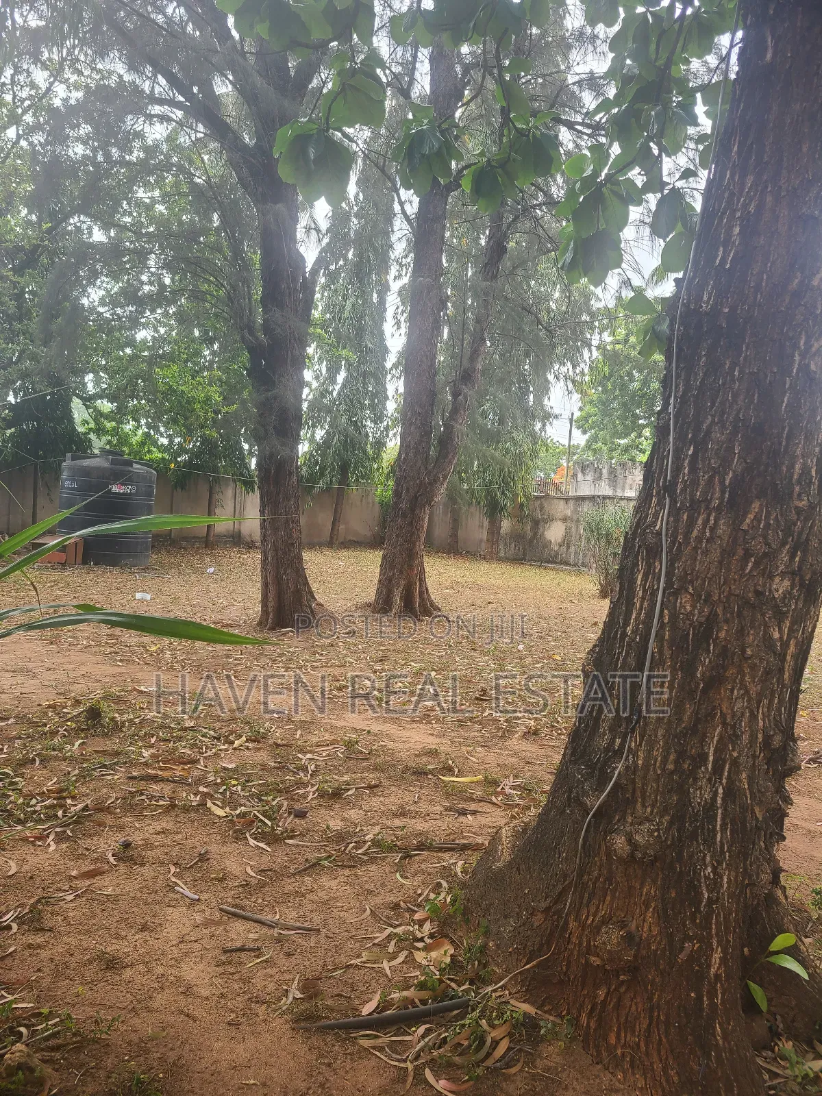 10bdrm House in Mikocheni for sale