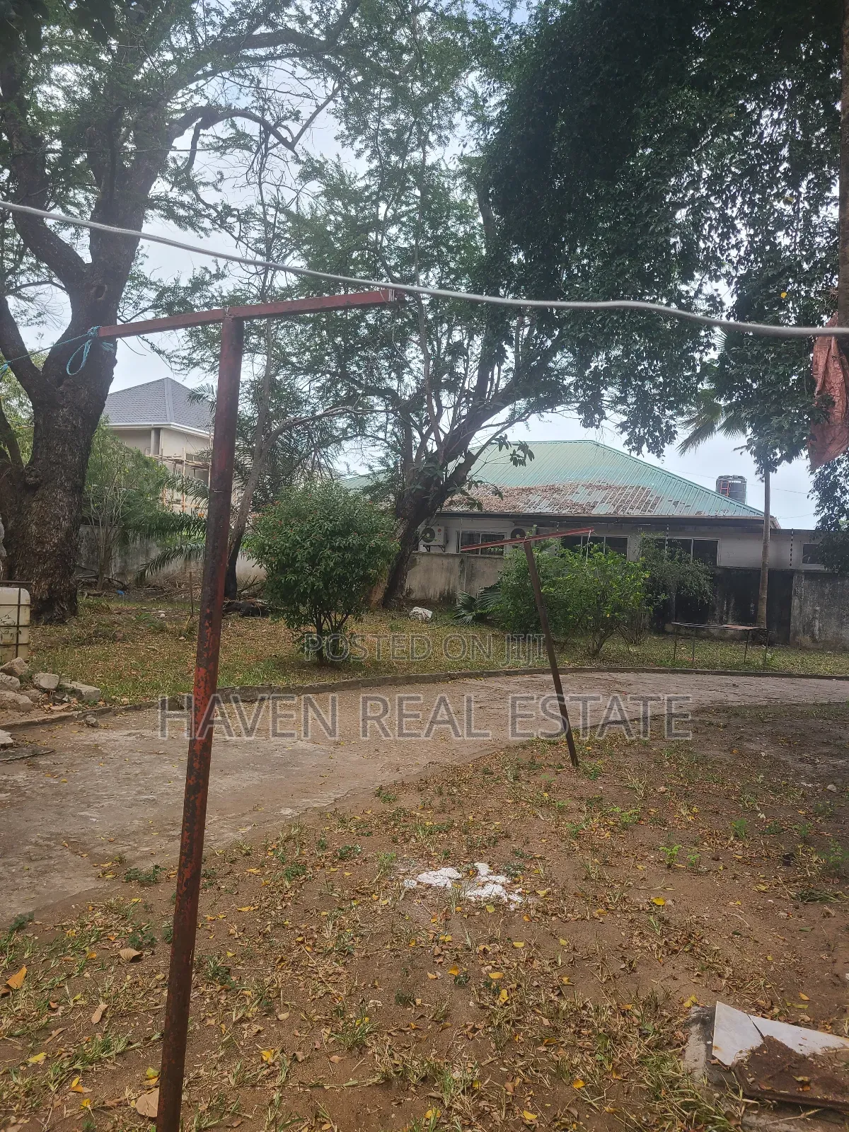 10bdrm House in Mikocheni for sale