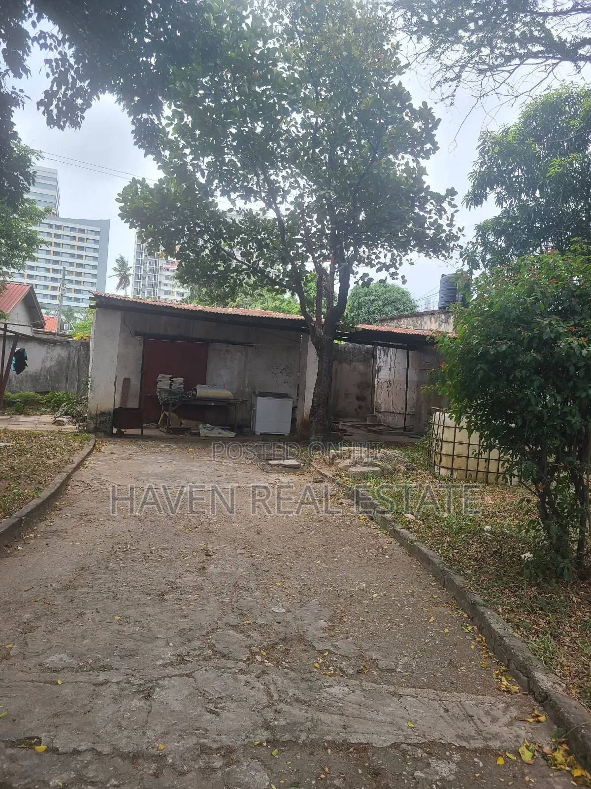 10bdrm House in Mikocheni for sale