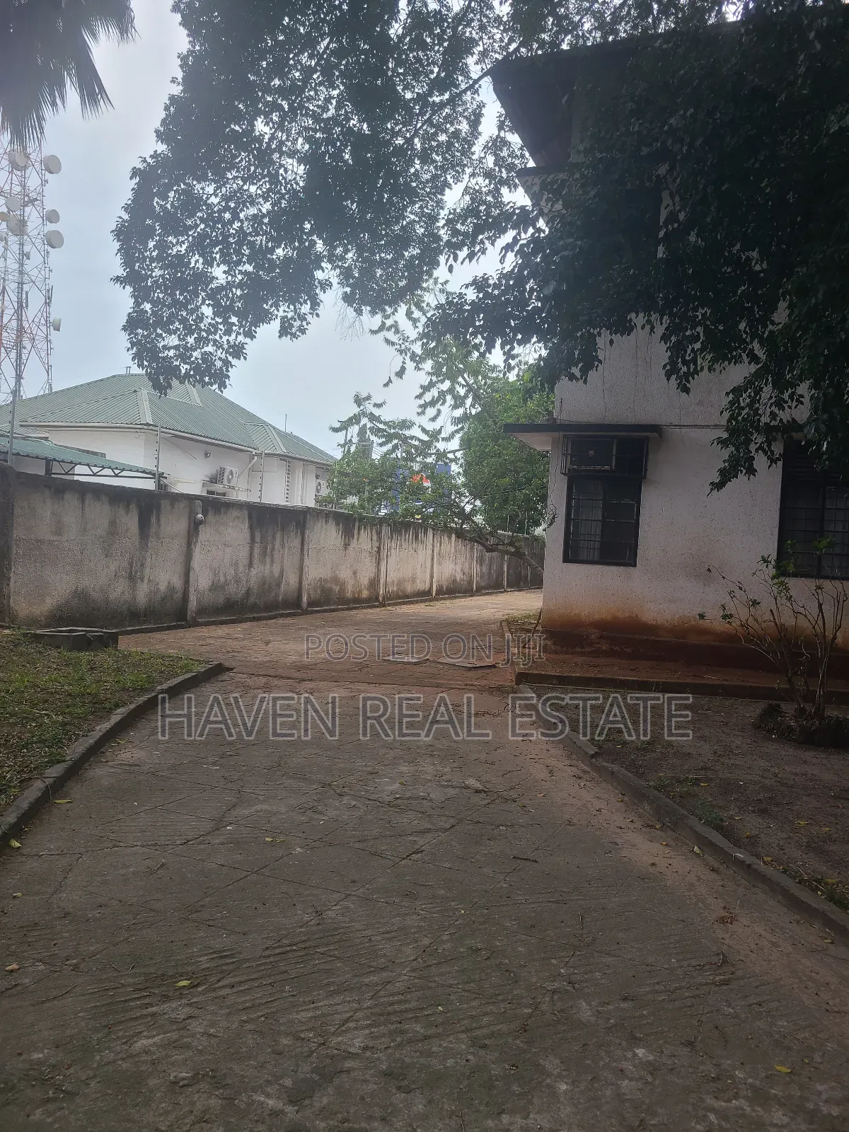 10bdrm House in Mikocheni for sale