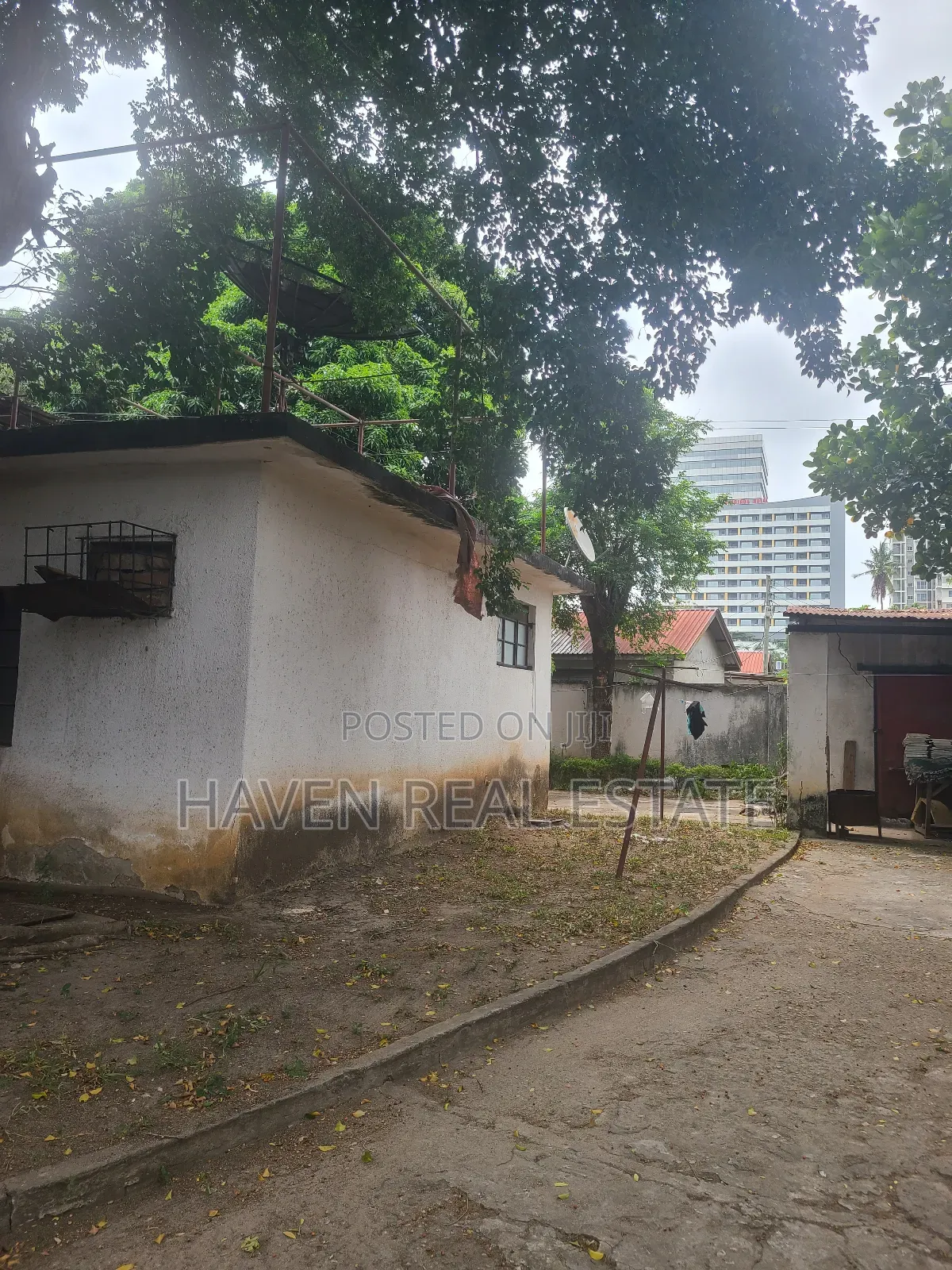 10bdrm House in Mikocheni for sale