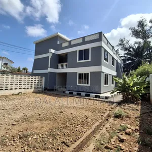 8bdrm Apartment in Mikocheni for sale